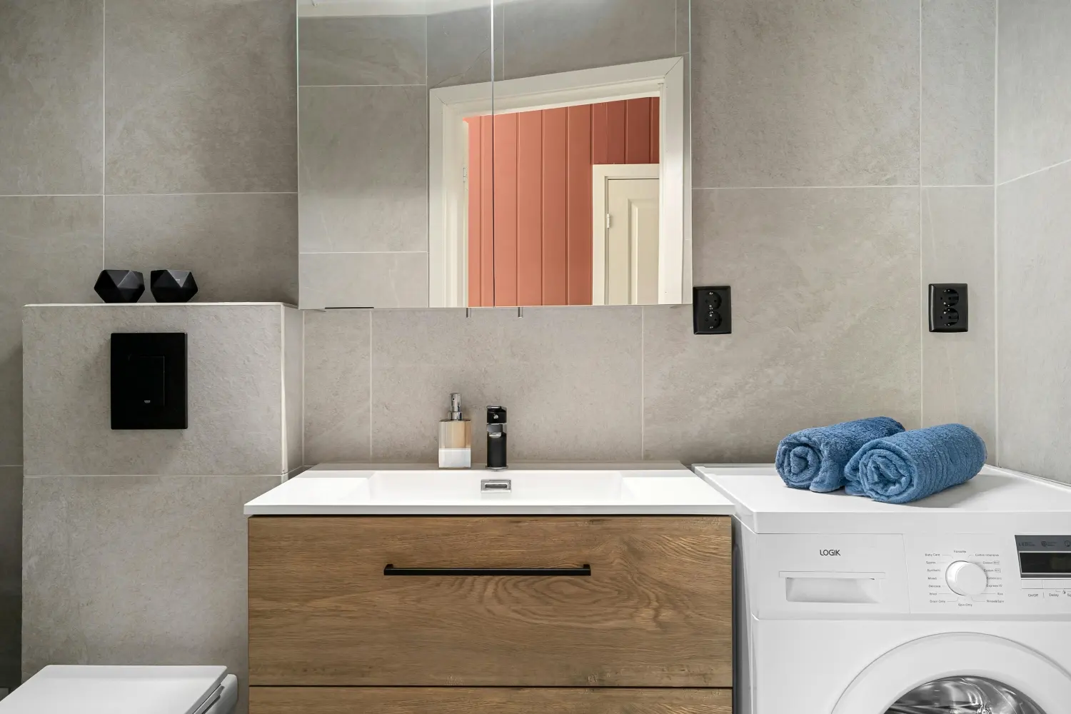 How Much Labor Cost to Install a Bathroom Vanity in 2025 - Silk Touch ...